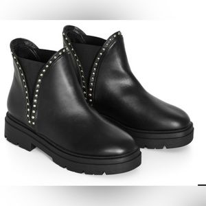 Brand new- WIDE FIT Gia Stud Ankle Boot - black